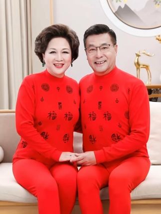 礼盒中老年男士女士100%纯棉秋衣秋裤套装爸爸妈妈全棉本命年鸿运福字喜庆过年中国红大红色薄款保暖内衣套装圆领中领半高领打底棉毛衫 #中国红内衣 #本命年红色秋衣秋裤 #纯棉秋衣秋裤套装 #全棉秋衣秋裤套装 #鸿运礼盒套装