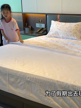 假期带娃出去玩一定要带的#一次性四件套 真空隔脏便携干净卫生,自己带的睡着更舒心!#带娃旅行 #出门必备 #一次性床单被套