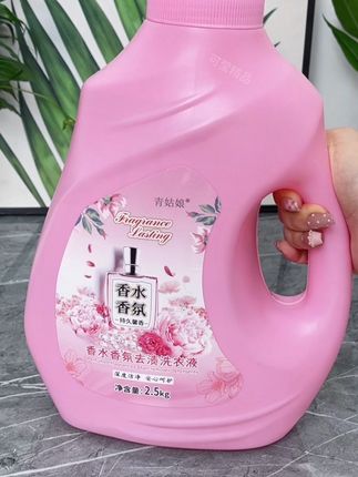 #dou上热门 我挖到宝啦!青姑娘香氛洗衣液、大师调香、清新花果香、留香久、清洁力强、低泡易漂洗、 #洗护好物#污渍轻松去除 #好东西一起分享