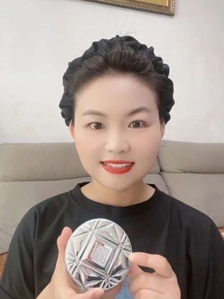 化妆脸上出油,出汗,容易卡粉,脱妆的姐妹试试这个定妆粉散粉,很细,上脸妆感干净,自然持久#定妆散粉控油 #散粉