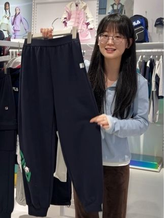 斐乐儿童新款休闲运动裤 ,面料亲肤柔软又舒适,不同场景穿着都好看~还带抗菌菌功能,孩子穿着更加安心! #儿童运动裤#休闲裤#亲肤柔软舒适透气 #百搭神裤