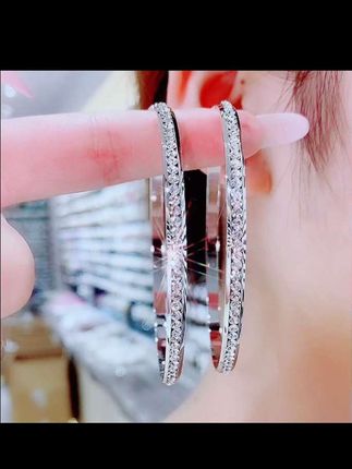 耳饰赛道文案素材 - 气质简约铜合金耳饰 无论是搭配日常装还是晚宴礼服都能让你瞬间成为焦点闪耀动人快来抢购吧不容错过数量有限绝对值得你拥有的时尚单品。#铜合金耳饰 #铜合金耳饰耳环 #铜合金耳饰时尚 - 英姐好物作品