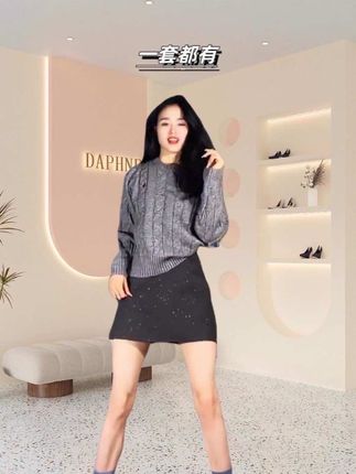 值得拥有的东西永远都是来之不易,一直坚持东西,总有一天会反过来拥抱你!#闪闪半身裙#穿搭