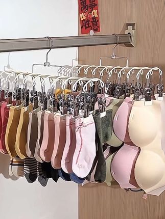 这个多夹袜子夹晾晒袜子小物件太方便了,不锈钢的材质,防锈又防滑,结实耐用,可以挂很多东西,真的超实用!#袜子夹#多夹袜子架#晾衣架  #实用好物