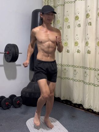 #健身 #居家锻炼 #锻炼 #坚持锻炼 #每天坚持锻炼会有不一样的收获