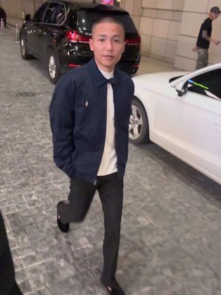 男人没有钱比扒光了衣服还惨