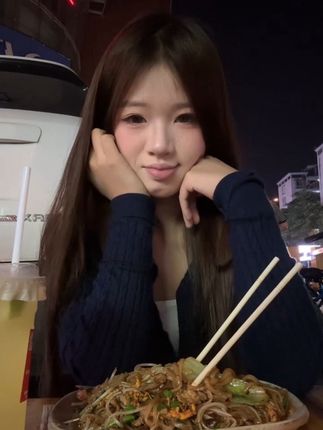 我当然可以陪你吃路边摊 但你不能觉得我只配吃路边摊