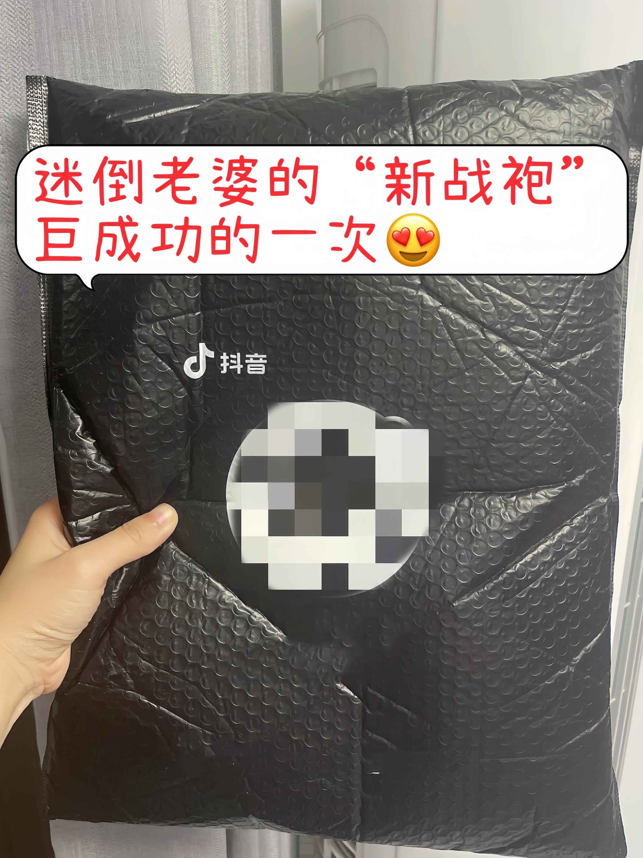 兄弟们,罗蒙2025秋冬款高端刺绣牛仔裤来了!潮牌设计超有范儿,精致刺绣细节拉满质感。加绒面料暖而不厚重,秋冬穿刚好。弹力直筒版型,活动自如不紧绷,还特藏肉。 不管搭卫衣还是夹克,都能穿出高级休闲感。罗蒙品质在线,保暖又时髦,这个秋冬想帅得有格调?这条赶紧安排,轻松拿捏氛围感!#谁穿谁好看 #显高显瘦显腿长 #牛仔裤 #不挑年龄不挑身材 #秋冬穿搭 @DOU+小助手 @DOU+上热门