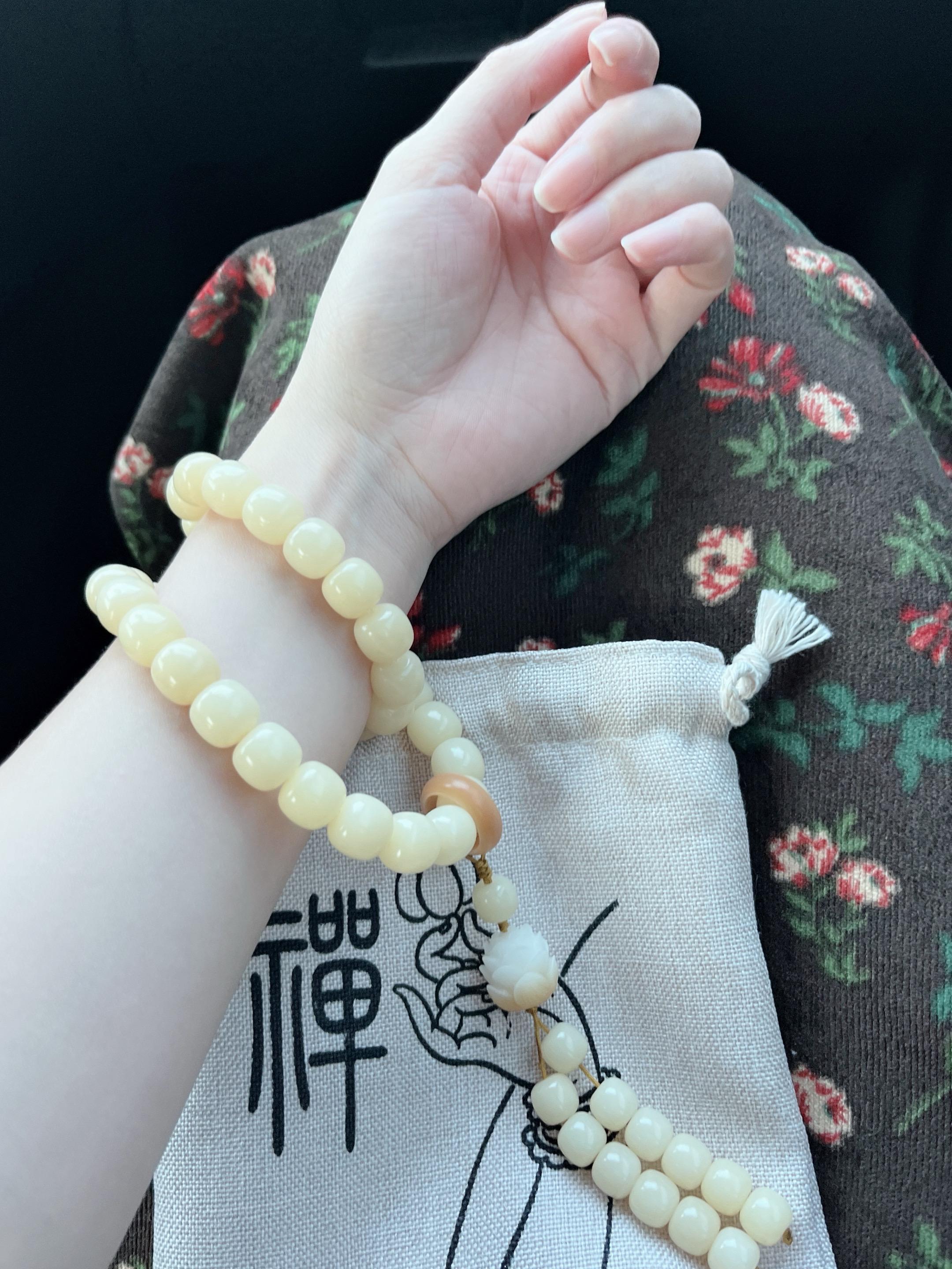 离开你我才发现自己 那爱笑的眼睛。#这世界上什么都有就没有如果 #往后余生都幸福 #不需要改变自己 #文玩爱好者 #菩提根手串