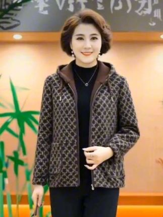 美女们,给妈妈买衣服来看看这款美学家时尚羽绒服2024年冬季新款气质减龄休闲连帽羽绒服D25173#时尚洋气#休闲百搭#谁穿都好看