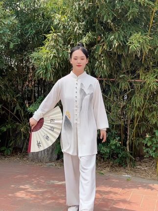 男女同款太极服,舞台效果十足,上身大师范!面料飘逸垂顺,好打理#太极拳 #八段锦 #修方太极 #太极养生动起来