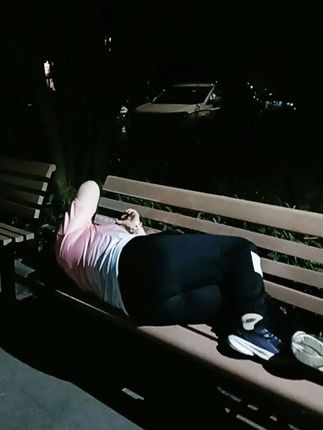 住家保姆不是谁都可以做的,每个女人放下面子出来做保姆她一定是无路可走了!你说呢