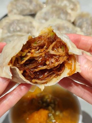 这个萝卜粉丝大饺子,辣糊糊的,也真好吃#菜角子#蒸饺#家常便饭