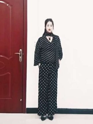 友友们周末愉快!下了几天雨没事随意拍一下#自娱自乐开心就好 #每天坚持锻炼会有不一样的收获 💃#喜欢的点个赞