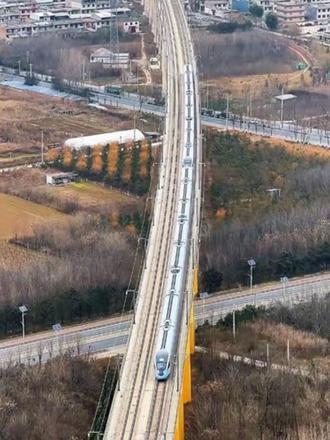 #鄠邑区#西成高铁 秦人集合
为了这一刻,我已经爬到了山顶“有没有同好”?
#秦岭#鄠邑区将军山#西成高铁#一道美丽的风景线#追高铁的人