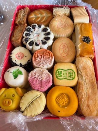 中秋送礼不懂送啥,强烈安利你们这个北京稻香村糕点礼盒🥰好吃又好看!特别有面子#传统糕点#北京稻香村糕点 #中式糕点#烘焙#快来一起尝个鲜