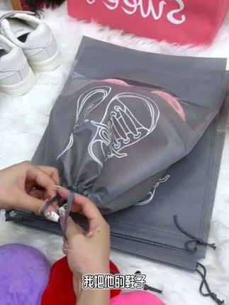 外出上学或者出门旅行的,一定要备上这个无纺布收纳鞋袋,就把要换洗的鞋子放在这个鞋袋里,既能防潮又能隔灰,找哪一双鞋子都一目了然!#抽绳鞋袋 #抽绳鞋子收纳袋 #鞋子收纳袋 #鞋子防尘袋 #好物推荐🔥