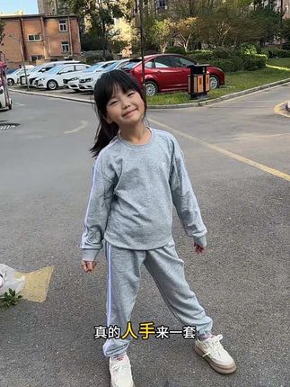 哇塞,真的物有所值,这个特步的小套装,孩子穿上可舒服了,你们赶紧备上两套换着穿#女儿穿搭 #萌娃穿搭 #女宝穿搭