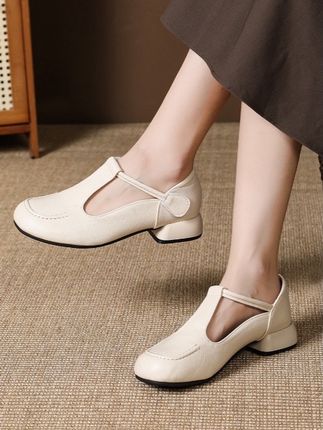 2025年新款爆款圆头镂空低跟女士皮鞋软底透气通勤凉鞋女#百搭女鞋 #好鞋推荐 #女鞋穿搭 #哎哟喂你鞋真好看 #凉鞋