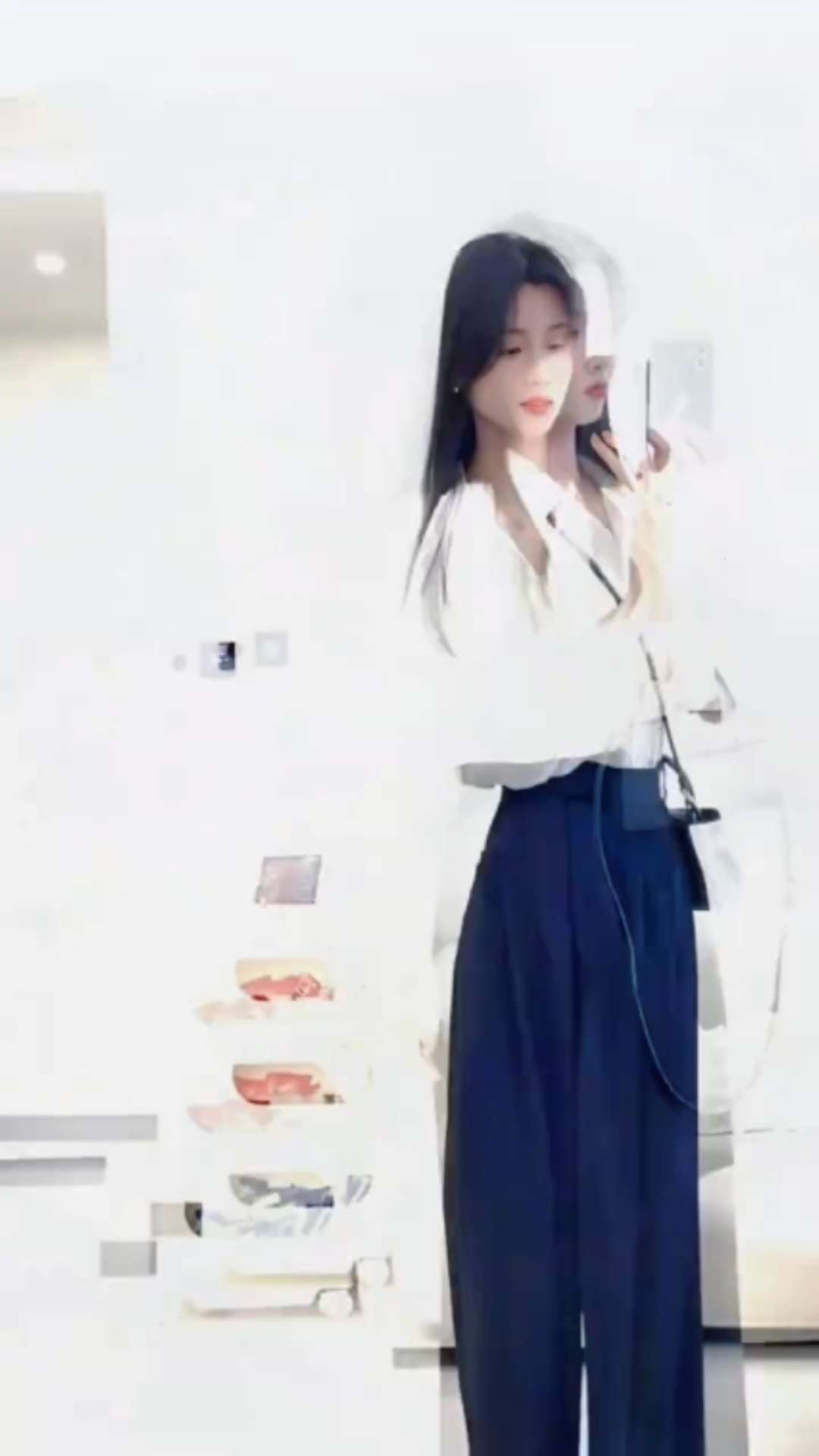 显瘦遮肉气质白衬衫女士早秋款极简风通勤休闲法式翻领内搭上衣#显瘦穿搭 #遮肉显瘦 #白衬衫 #内搭外穿都好看 #翻领上衣