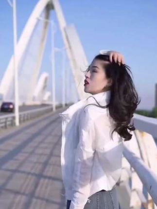 #晨曦女装 #穿搭 #潮流时尚穿搭 #街拍气质美女 #谁穿谁好看