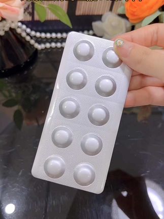 皮肤干燥 粗糙 卡粉 无光泽的 试试#左旋VC 冻干片 采用无水配方 温和好吸收 每天睡前涂抹全脸 后正常护肤即可#补水保湿#国货护肤#好皮肤养出来