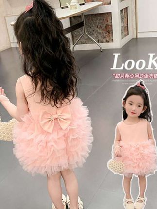 家里有小公主的一定要给她买这条连衣裙,穿上它就像童话里的主角一样,太好看了吧!#dou上热门 #连衣裙 #洋气百搭 #生女儿就是用来打扮的