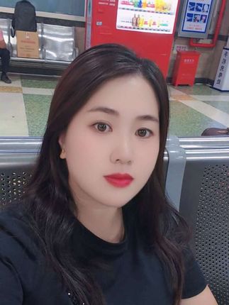 伴侣真的很重要,晚一点没关系,但一定得是对的人,因为他是你后半辈子里的光,很喜欢这段话:说婚姻是你这辈子唯一一次挑选的家人,但选择之前希望你明白,经济基础固然重要,但更重要的是你要找的那个人的教养,担当,责任心,控制情绪能力,以及说话的方式和处事态度,结婚的意义是幸福,不是让你满腹心事和委屈,却什么都不能说#情感 #情感共鸣