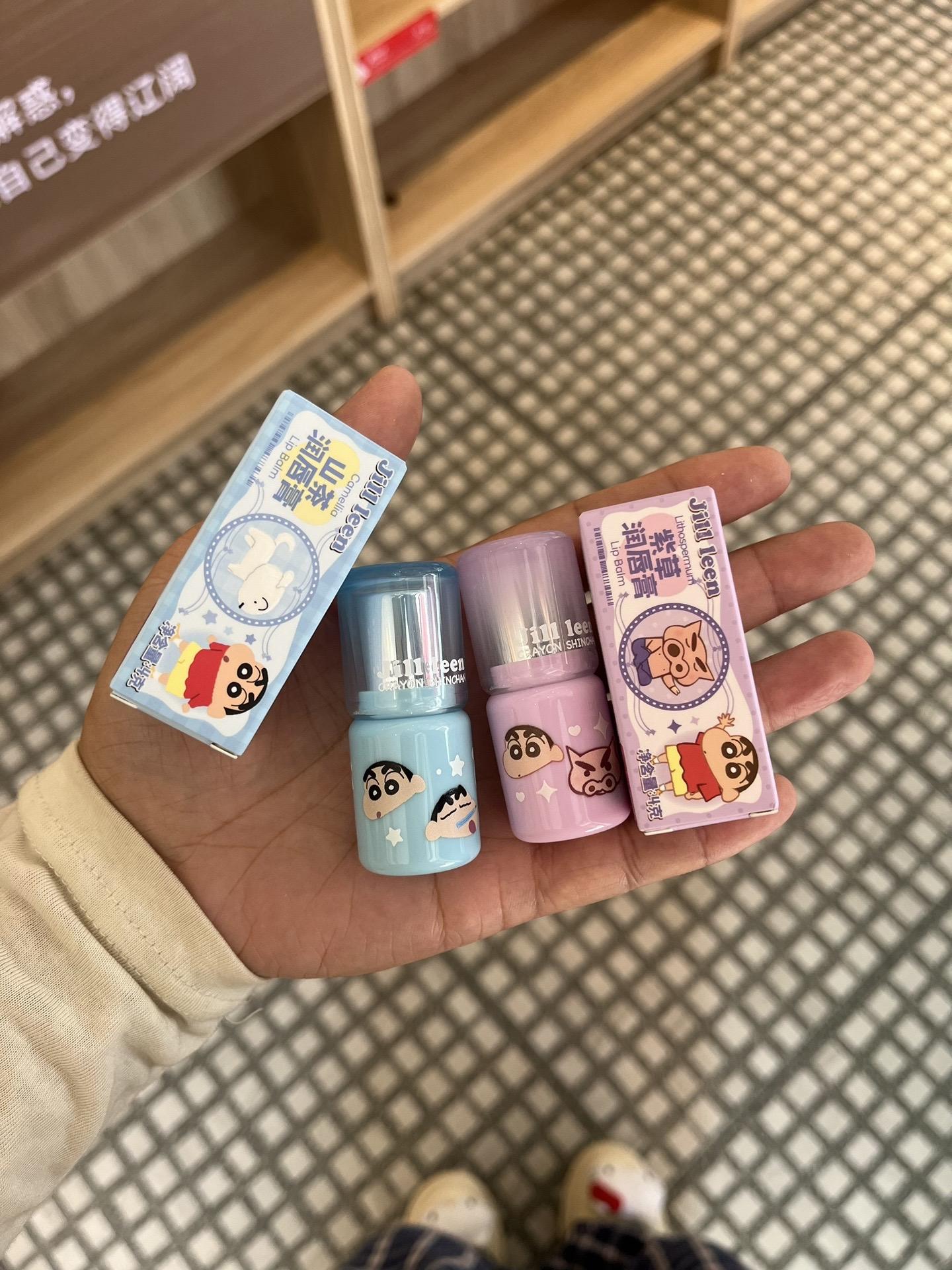 今年冬天❄️不撕嘴皮子 好嘛🥹#蜡笔小新 #润唇膏