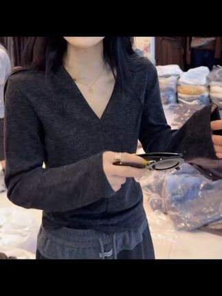 #高级感穿搭 #百搭上衣太好看了人手必备一件 #早秋穿搭三分钟出门不是梦 #谁穿谁好看 #内搭外穿都好看
