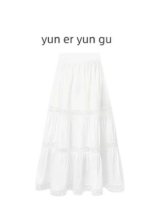 - 来自YUNGU允古的【白开水】2025夏季法式白色半身裙,以独特的蕾丝拼接设计展现出小众女装的魅力。