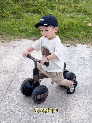 #遛娃神器 #萌娃骑车 #儿童车 #童车玩具 #平衡车滑步车
