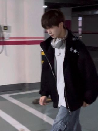 星星卫衣外套#男友穿搭 #外套分享 #男友风 #黑色系穿搭 #超帅