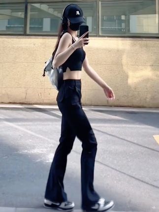 这就是我的夏日梦中情裤#显高显瘦显腿长 #轻薄透气 #微喇工装裤 #百搭裤子 #更适合小个子的不露腿穿搭 @巨量千川