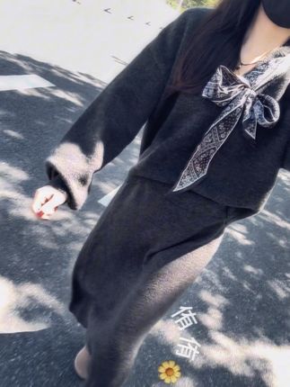 我始终会认为,得到了,就好好珍惜,错过了,就慢慢忘记,但世间多的是,得到了,渐渐冷漠,错过了,却念念不忘”。#套装显瘦穿搭 #今日穿搭 #随意穿搭 #时髦穿搭