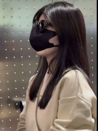 🦌:“不要跟她说话她社恐” “我反正不尴尬”哈哈哈哈#白鹿呵呵