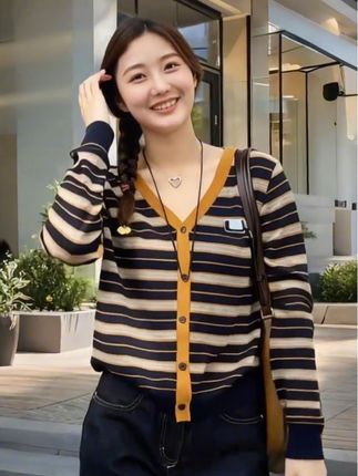 #条纹V领针织开衫#高端大气 #优雅气质 #休闲百搭 #谁穿谁好看