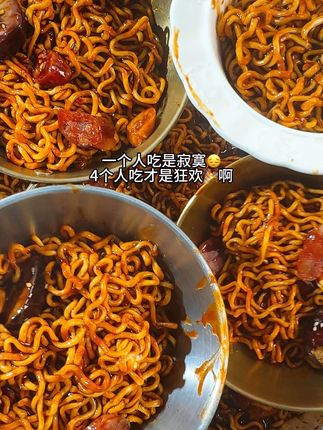 我趣‼️一个人买四个人吃!天然麦场真的太懂学生党了!嗦起来太满足 #火鸡面 #火鸡面爱好者 #天然麦场