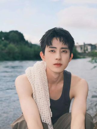 闺蜜我们聊八卦也要这么优雅,在绝对的仪态面前高定根本不值一提#蒋欣 #刘诗诗 #白鹿 #徐艺洋 #完美身材 身材管理