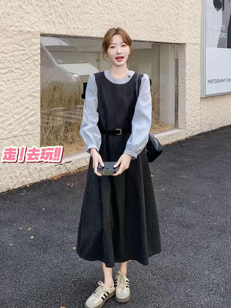 姐妹们,这件假两件连衣裙真的太好看了,它是这种韩系的风格,穿上特别显瘦,而且还是撞色的设计,看起来很有层次感,不管是单穿还是内搭都很好看#漂亮衣服 #裙装穿搭