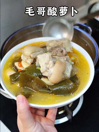 没人能拒绝这样碗 酸香味美的汤吧,汤汁酸爽过瘾,巴适得很#地方特色美食#萝卜老鸭汤#酸萝卜#毛哥酸萝卜