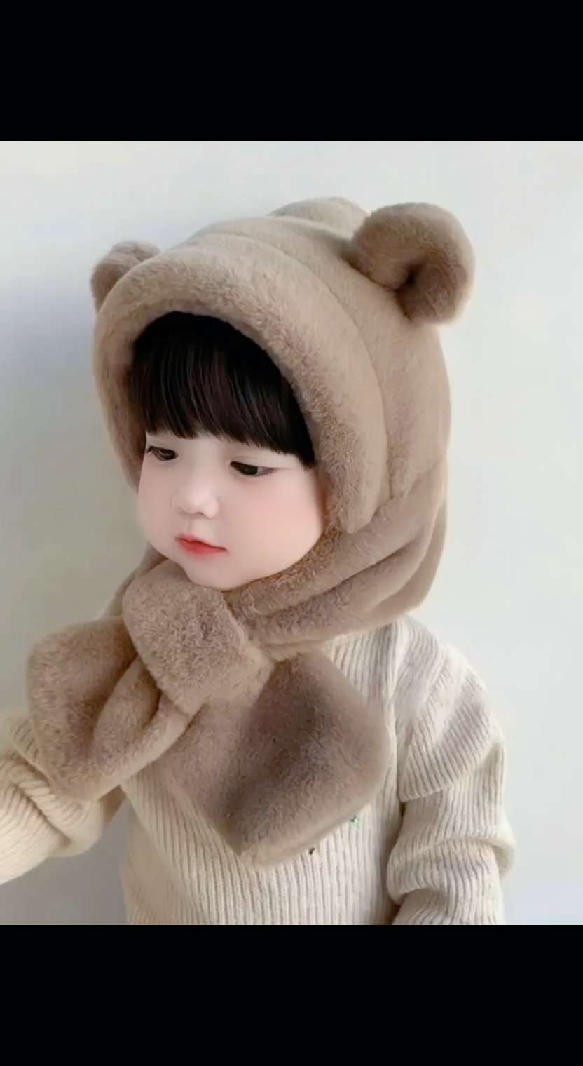 冬天给孩子买一顶这样的帽子,就不怕出门冻脑袋了。它是这种帽子围脖一体的设计,戴着好看又保暖,毛茸茸软乎乎的面料很舒服,孩子戴上就不想摘下来了,赶紧给家里的宝贝安排上吧!#帽子 #儿童帽子#儿童加绒保暖帽#儿童围巾一体帽