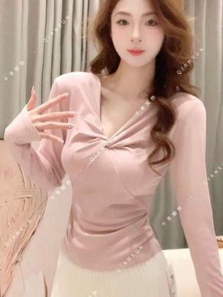 千寻家 粉色V领长袖打底衫女2025秋冬新款显瘦扭结显瘦T恤上衣514#时尚穿搭时尚穿搭时尚 #时尚气质穿搭 #时髦穿搭