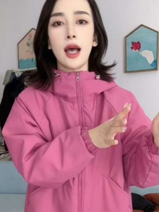 #好物推荐🔥加棉加厚短款外套秋冬新款百搭拉链小个子二棉冲锋衣夹克棉服上衣#穿搭 #显瘦穿搭 #谁穿谁好看 #美出高级感