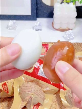 #肉枣 Q弹脆嫩一口下去满满都是肉,而且里面添加的脆骨整个吃起来特别有嚼劲#零食推荐 #脆枣 #追剧小零食