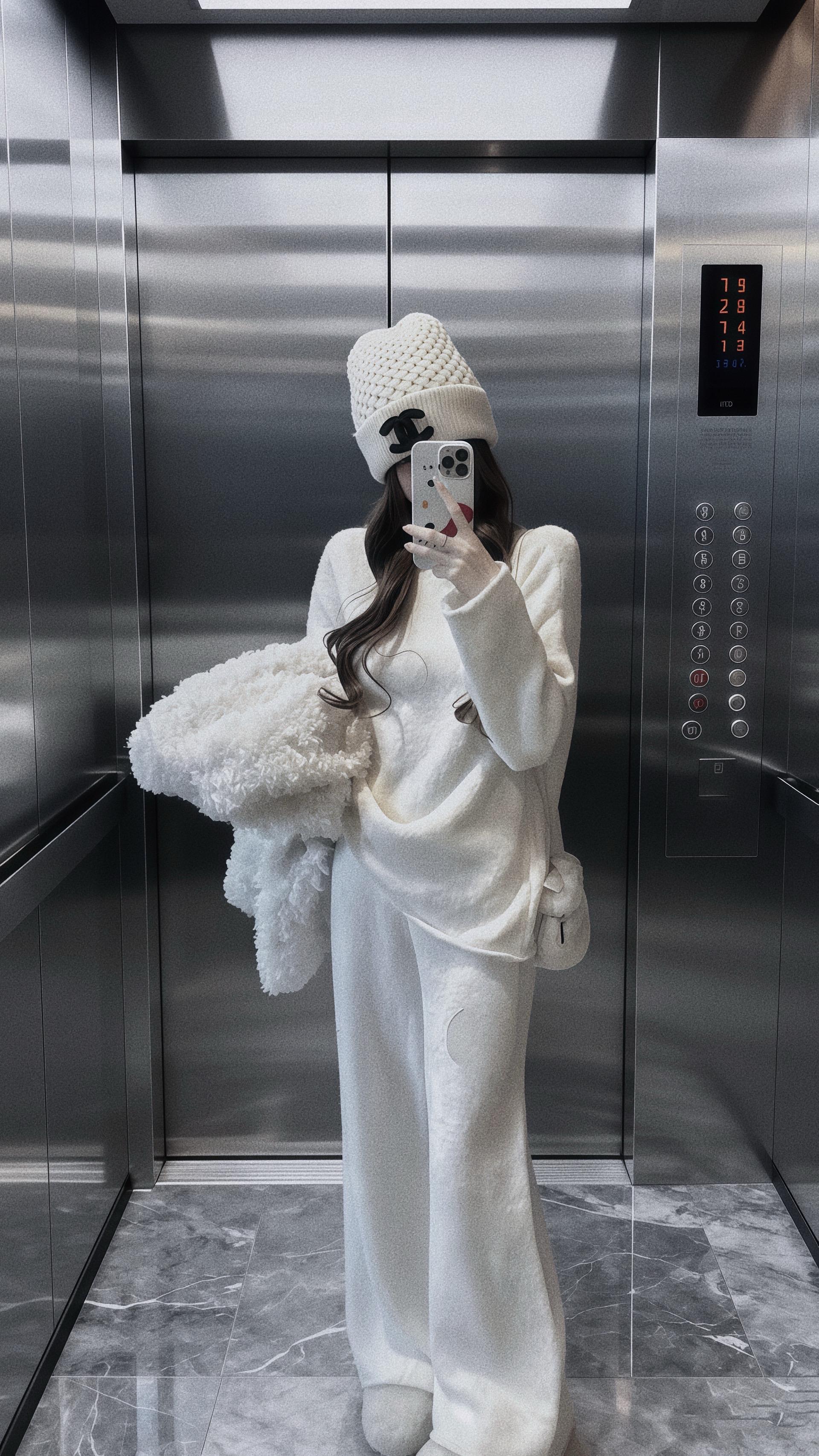普通人身材还原商家主图穿搭 #拍蚊子氛围感变装 #当我听Cortis学琥珀系穿搭 #秋冬订婚高颜值保暖穿搭 #琥珀流光风外套太适合秋天了