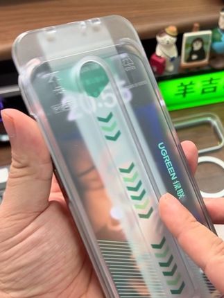 有手就能贴好的手机膜,又能省下一笔钱#钢化膜 #绿联钢化膜 #苹果钢化膜 #iPhone #手残党