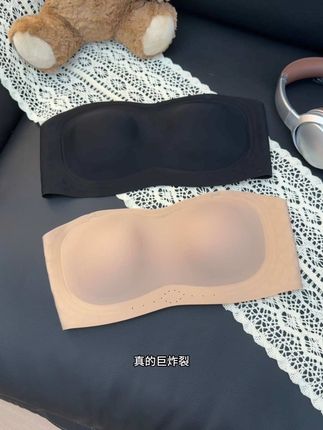 谁懂夏天不穿内衣就出门的快乐啊!而且巨牢固!蹦迪都不带掉的!零感星语真的太懂女生了,版型也很好看,衣柜里能解锁各种穿搭!想怎么穿就怎么穿!#固定杯垫#无肩带#粉底液内衣#贴身衣物#无肩带内衣