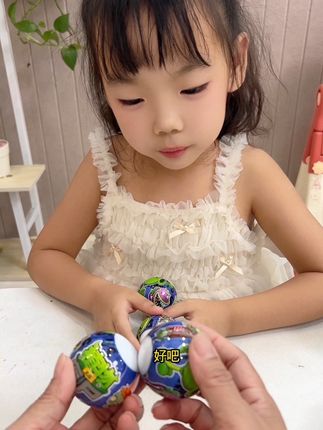 植物大战僵尸扭蛋机!#送给孩子好玩的礼物 #玩个很新的东西 #儿童玩具