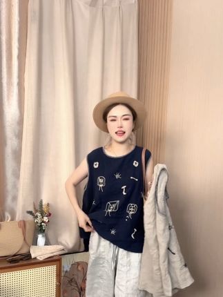 #宽松版型 #简约穿搭 #砂洗亚麻 刺绣小衫好有穿搭调性好看